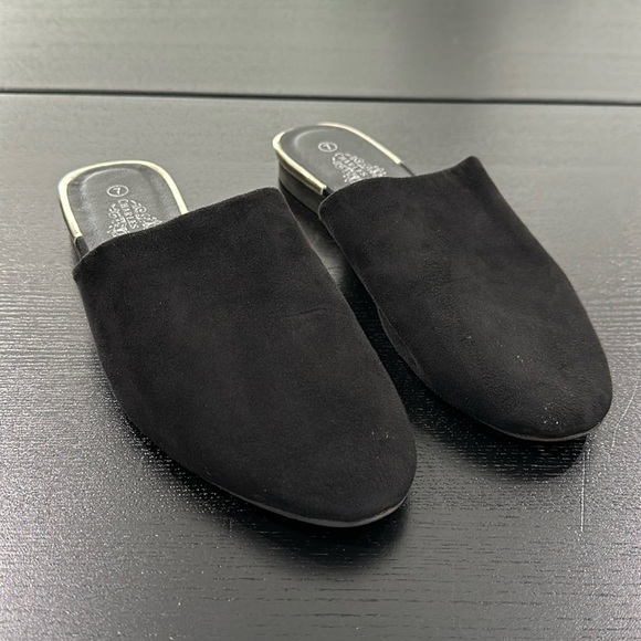 Charles Albert Black Suede Slip-On Flats - 7 - Picture 1 of 6